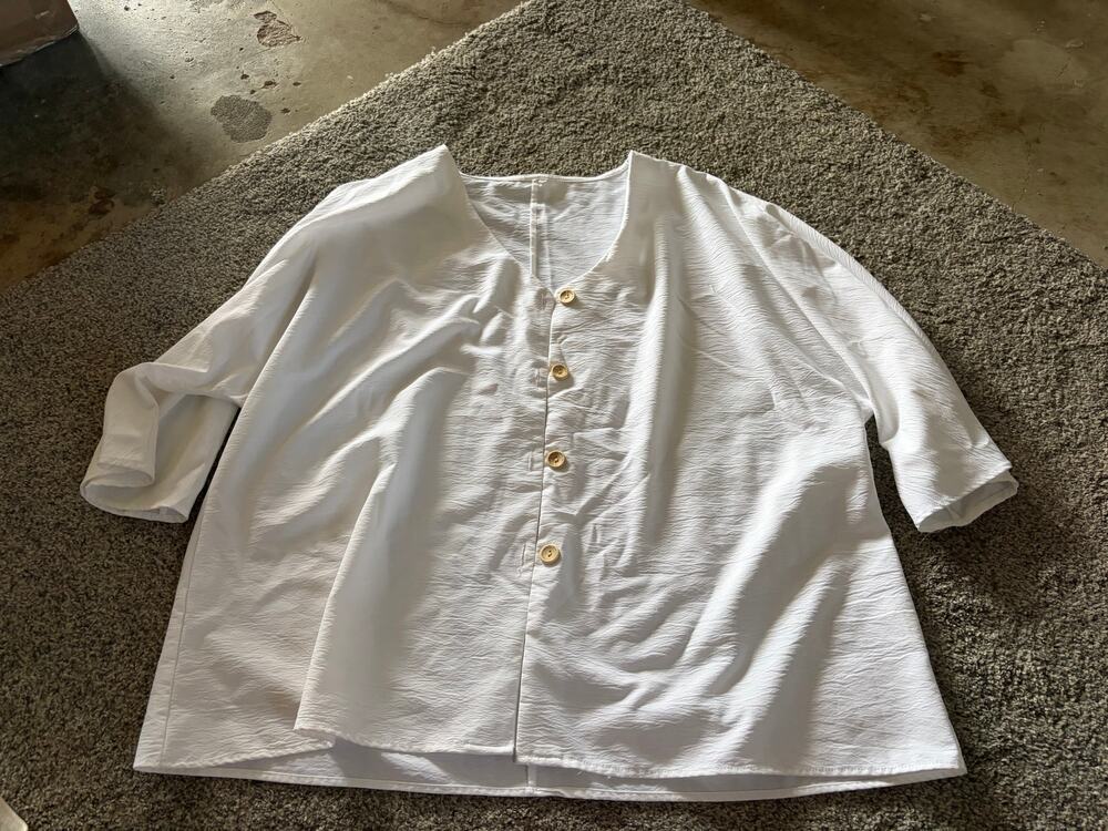 Womens 4x button front white shirt
